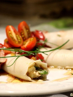 Una foto de Canelones Fríos de Atún con aliño de Tomate