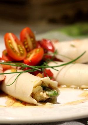 Una foto de Canelones Fríos de Atún con aliño de Tomate