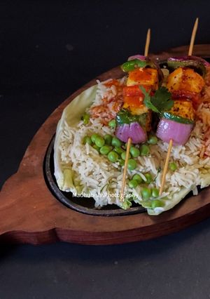 A picture of Paneer Shashlik Sizzler.