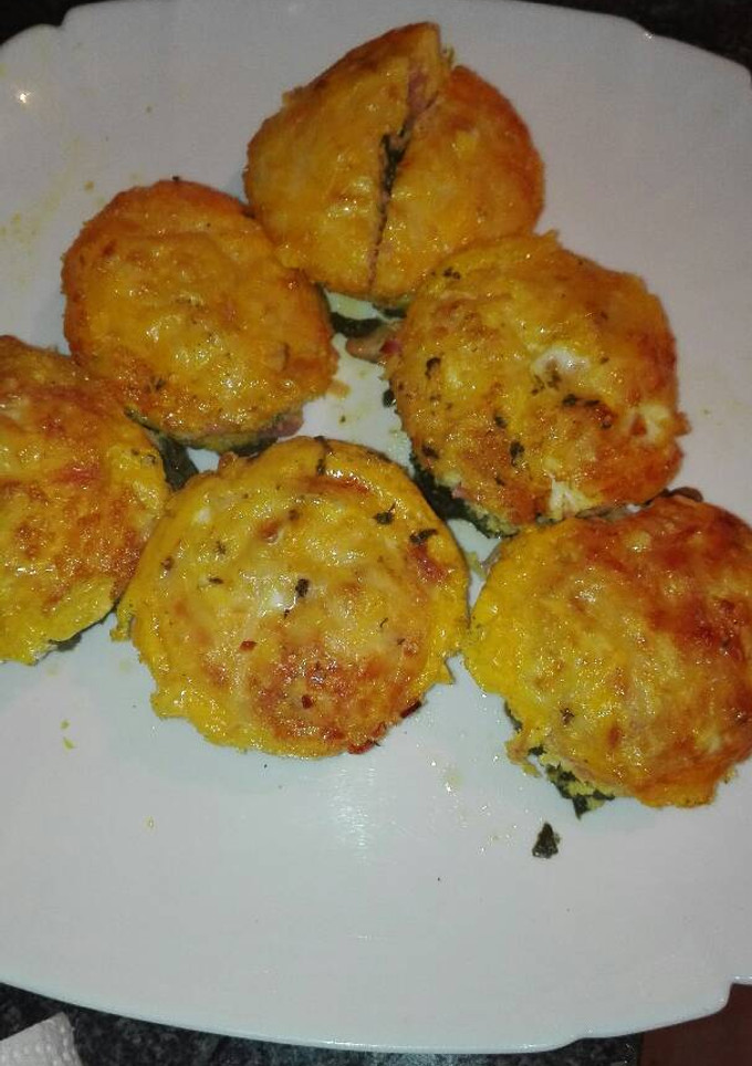 Una foto de Pastelitos rellenos de espinacas jamón york y queso y beicon