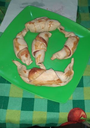 Una foto de Medialunas de hojaldre súper sencillas en 15 min comes !😋