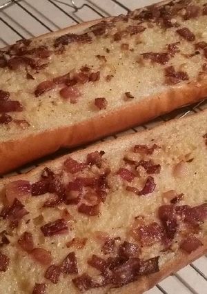 A picture of Caramelized Red Onion Garlic Bread.