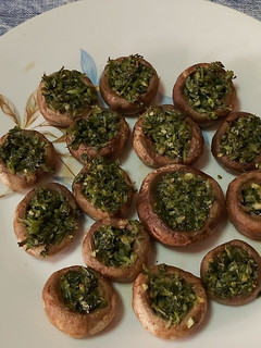 Una foto de Champiñones con majao ajo y perejil