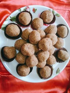 डिंकाचे ड्रायफूट लाडू (dinkache dryfruit laddu recipe in marathi) रेसिपी चे मुख्य फोटो
