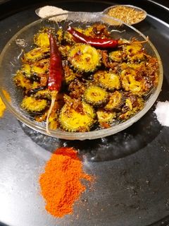 আচারি করলা রেসিপির প্রধান ছবি
