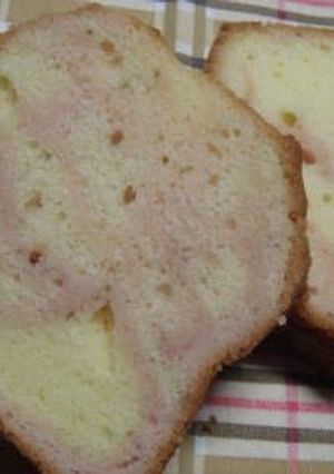 A picture of Sakura (Cherry Blossom) Pound Cake.