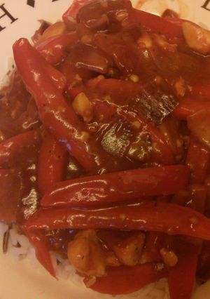 A picture of Sweet `n` sour chicken with rice Chinese style less than 500 calories.