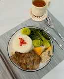 Cơm thịt nướng chả trứng