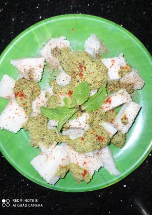 A picture of Idli chat.