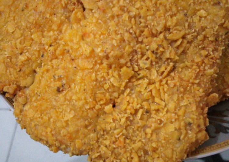 Bagaimana Menyiapkan Katsu Ayam Nachos (Doritos), Sempurna