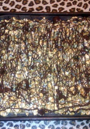 A picture of Sea Salted Caramel Popcorn Drizzled With Chocolate.