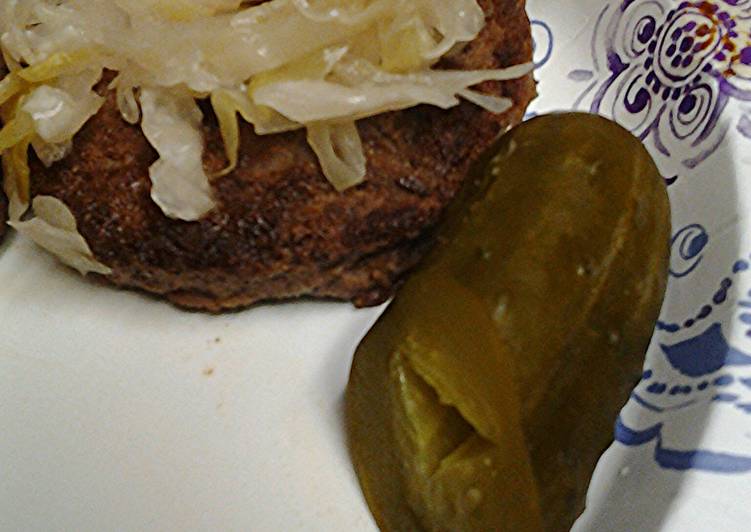 Step-by-Step Guide to Prepare Homemade Sauerkraut on a burger