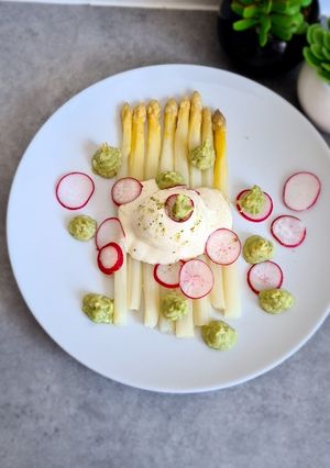 Une photo de Asperge blanche & Oeuf mollet