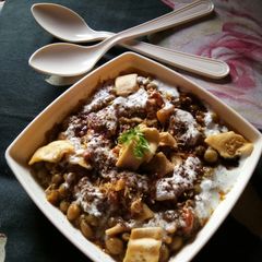 A picture of Dry Green Peas Chaat.