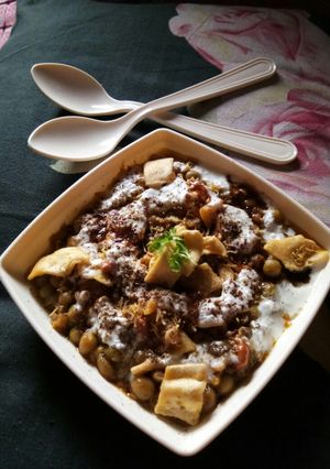 A picture of Dry Green Peas Chaat.