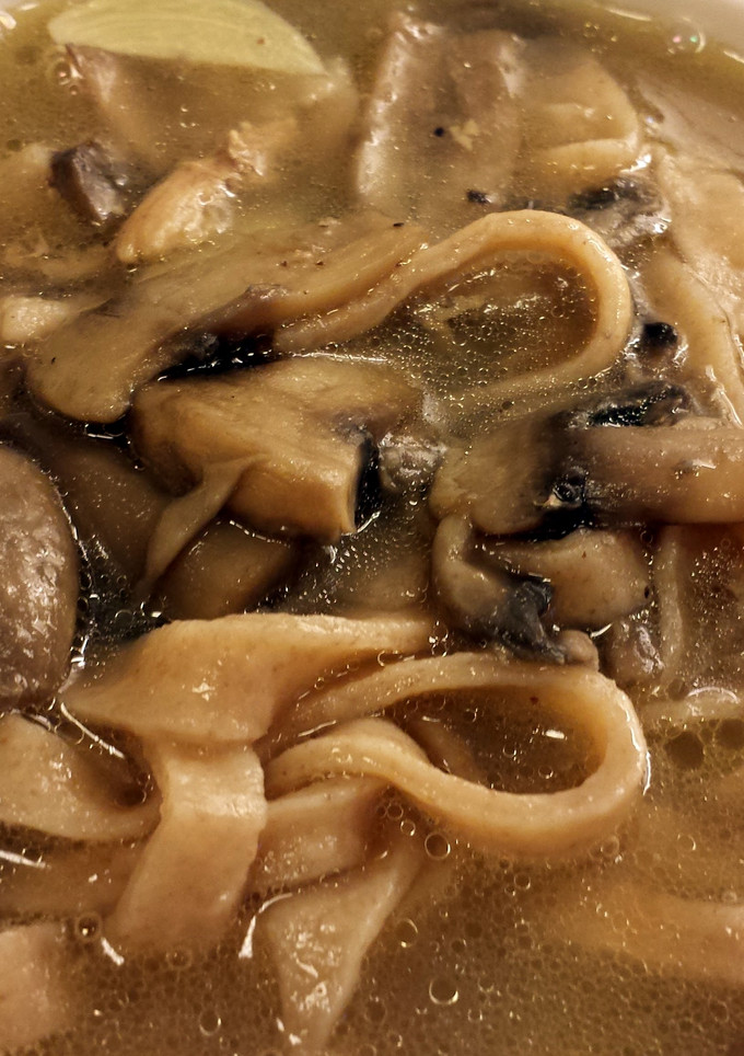 A picture of Udon soup with meat or whatever.