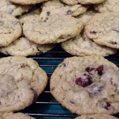 A picture of Oatmeal Craisin Cookies.