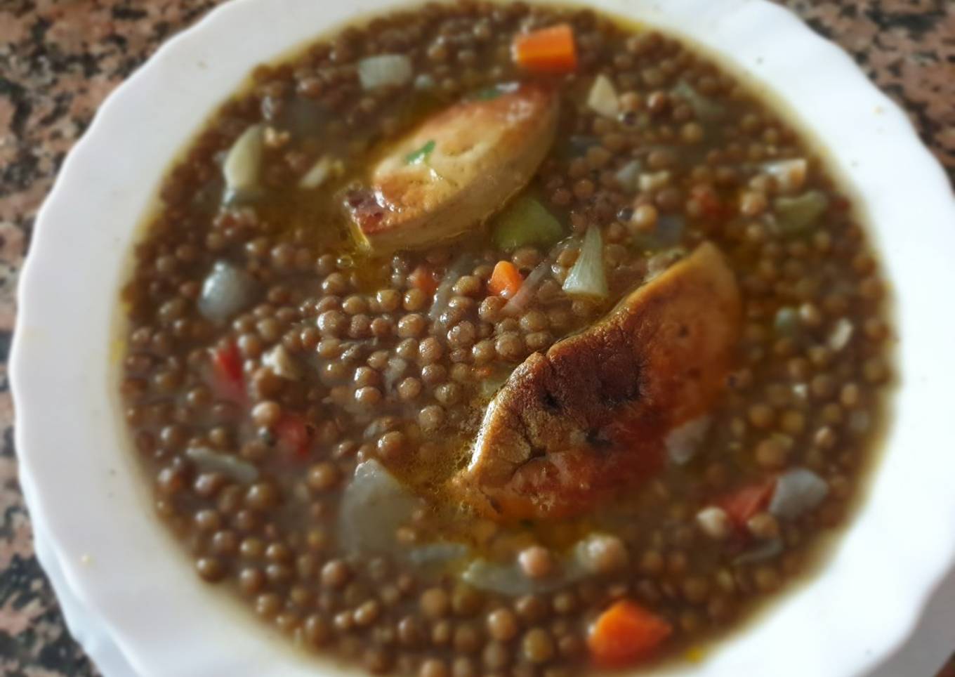 Lentejas estofadas con verduras y foie