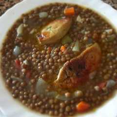 Una foto de Lentejas estofadas con verduras y foie