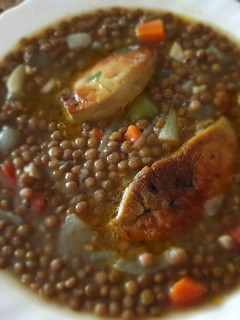 Una foto de Lentejas estofadas con verduras y foie