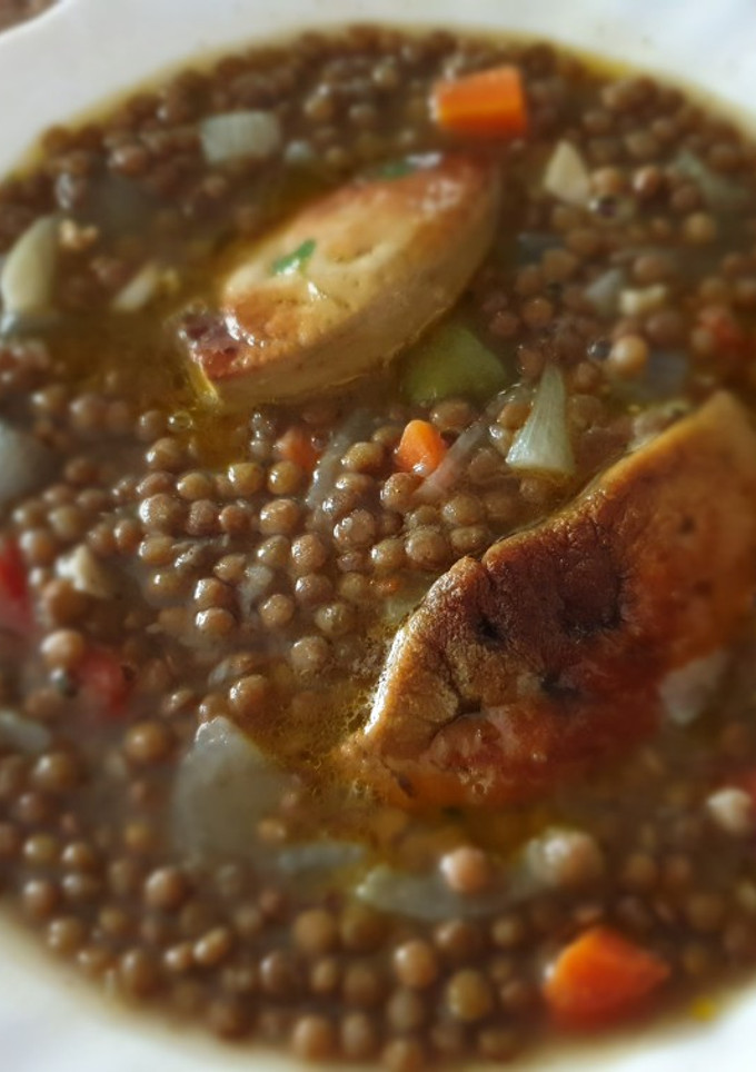 Una foto de Lentejas estofadas con verduras y foie