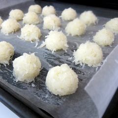 A picture of coconut balls.