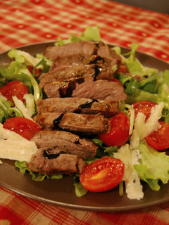 A picture of Beef with balsamic vinegar sauce.