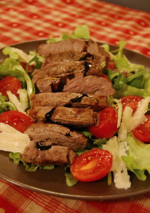 A picture of Beef with balsamic vinegar sauce.
