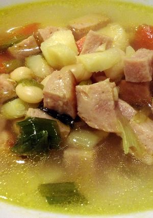 A picture of Easy Ham and White Bean Soup.
