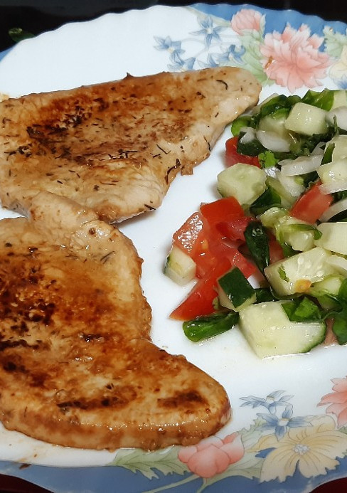 Una foto de Pechuga de pavo marinada en soja y mostaza