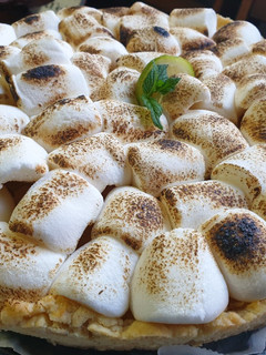 Una foto de Lemon curd pie con marshmallows