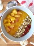 Smoothie al mango, pesca e banana