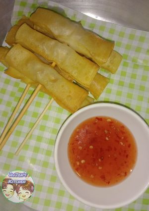 รูปของ เกี๊ยวกรอบเสียบไม้ (Crispy Wonton Skewer)