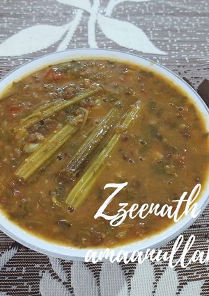 A picture of Sabut Masoor Ki Khatti Dal with Drumsticks.