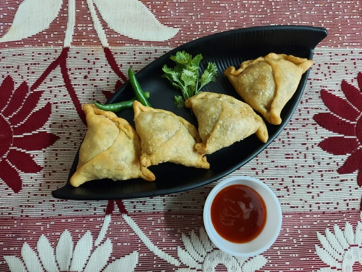 Easy Steps to Make Recipes Spiced Onion Potato Stuffed Pastries or Samosa the Delicious Make You Drink.