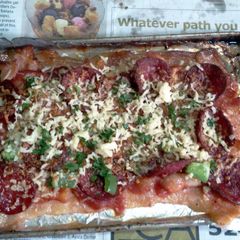 A picture of BACON Pizza.