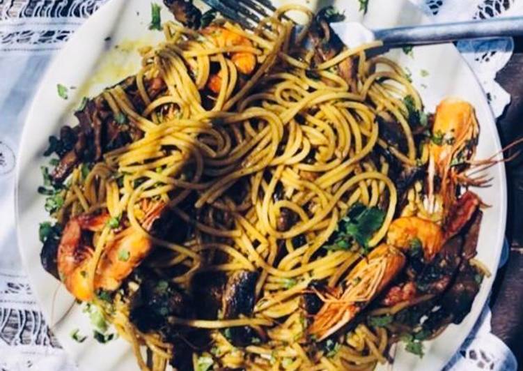 Gracioso Linguini com Camarão e Cogumelos - Tudogosreceitas