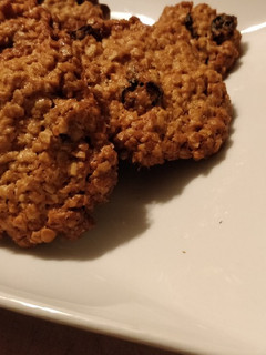 Una foto de Galletas de avena con chispas de chocolate o arándanos