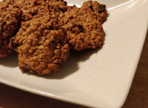 Una foto de Galletas de avena con chispas de chocolate o arándanos