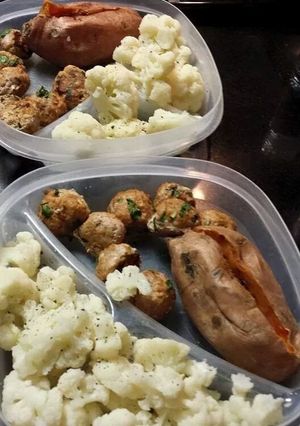 A picture of Turkey meatballs.