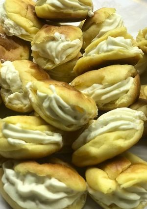 Una foto de Profiteroles de crema chantilly 🥣🥯