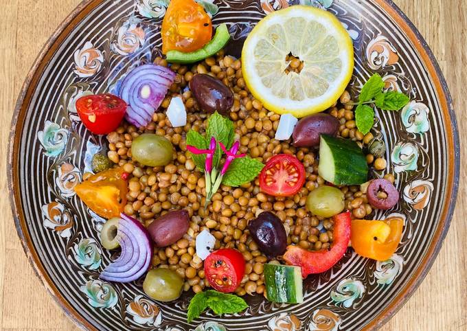 Recipe of Ultimate Greek Fakes Salata - Lentil and Summer Vegetable Salad 🌱