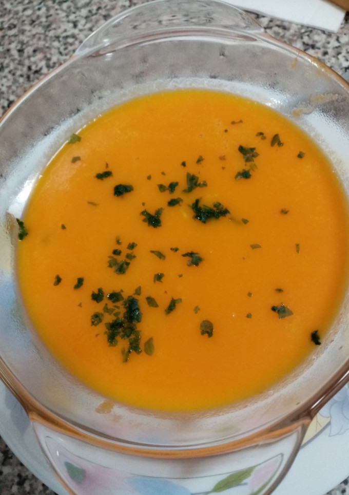 Una foto de Crema de zanahorias con crema de coco bio