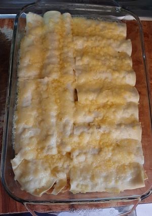 Una foto de Canelones de pollo Alfredo