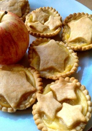 A picture of Vickys Individual Apple & Custard Pies, GF DF EF SF NF.