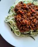 Pasta de zapallo italiano con salsa boloñesa