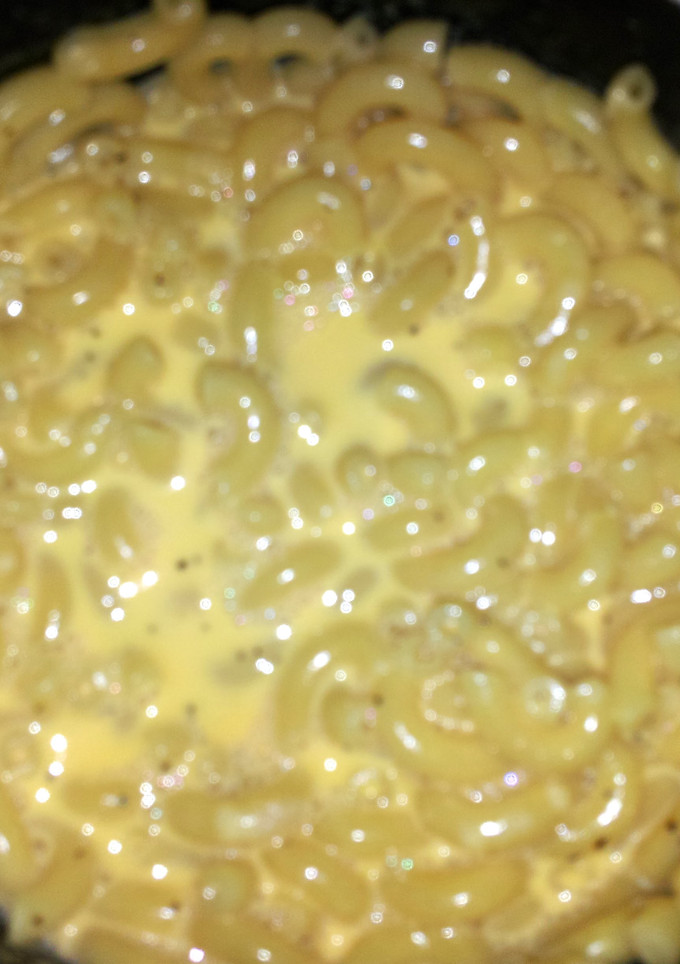 A picture of Mac and cheese.