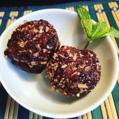 A picture of Coco cherry energy balls.