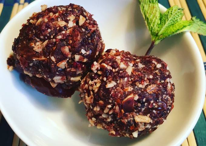 Coco cherry energy balls