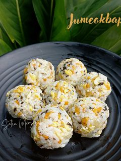 Foto resep Jumeok-bap (Nasi Kepal) Versi Rumahan